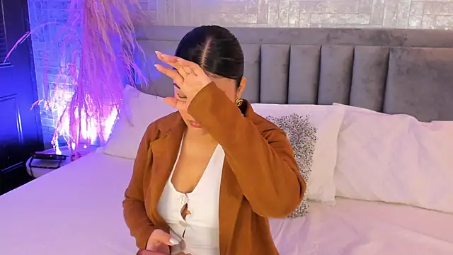 EmmaBlossom online show from 11/24/25, 07:02