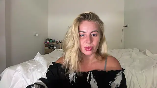 Snapshot of Miravynn chatting on 02/07/26, 07:50 Miravynn online show from 02/07/26, 07:50