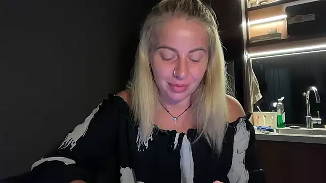 Snapshot of Miravynn chatting on 02/24/26, 05:22 Miravynn online show from 02/24/26, 05:22