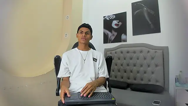 Snapshot of paull_cassidy chatting on 11/30/25, 11:36 paull cassidy online show from 11/30/25, 11:36