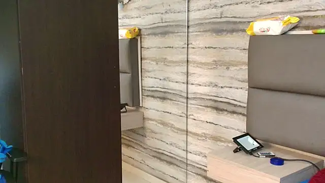 Snapshot of Lovers_21 chatting on 12/19/25, 03:35 Lovers 21 online show from 12/19/25, 03:35