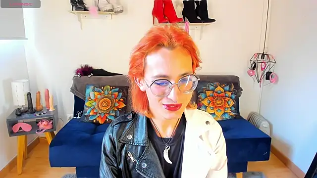 Snapshot of Moon_Fox chatting on 11/02/25, 08:22 Moon Fox online show from 11/02/25, 08:22