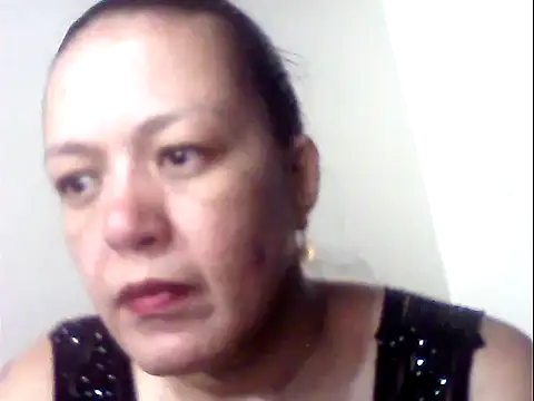 Snapshot of _yayis chatting on 10/01/25, 11:33 yayis online show from 10/01/25, 11:33