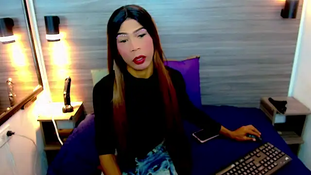 Snapshot of katherine_x1 chatting on 10/21/25, 03:29 katherine x1 online show from 10/21/25, 03:29