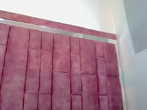 Snapshot of katherine_x1 chatting on 11/05/25, 01:00 katherine x1 online show from 11/05/25, 01:00