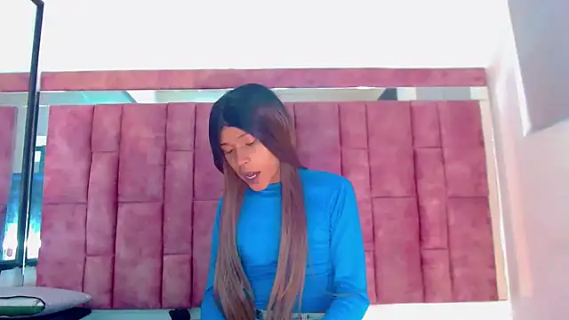 Snapshot of katherine_x1 chatting on 11/10/25, 05:06 katherine x1 online show from 11/10/25, 05:06