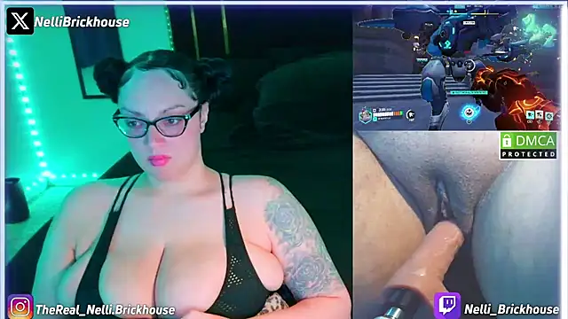 Snapshot of Nelli_Brickhouse chatting on 07/14/26, 03:33 Nelli Brickhouse online show from 07/14/26, 03:33