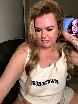 Snapshot of MrsBlazeXX chatting on 10/16/25, 11:39 MrsBlazeXX online show from 10/16/25, 11:39