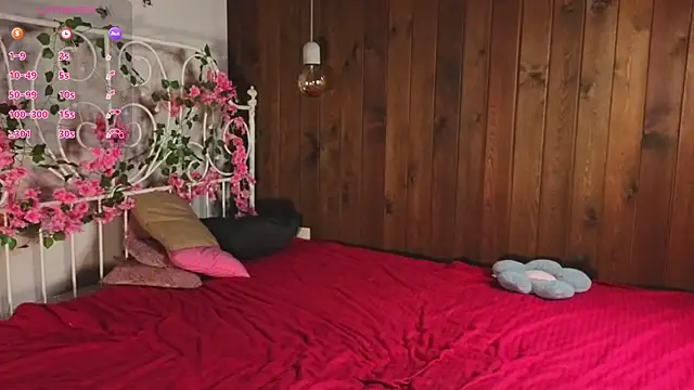 Snapshot of TawanaWalleck chatting on 10/13/25, 06:41 TawanaWalleck online show from 10/13/25, 06:41