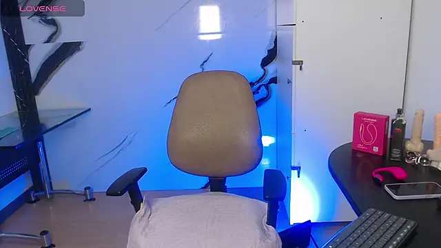 lolaa love01 online show from 10/04/25, 05:38