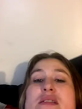 Snapshot of BuzzBunni69 chatting on 11/05/25, 09:20 BuzzBunni69 online show from 11/05/25, 09:20