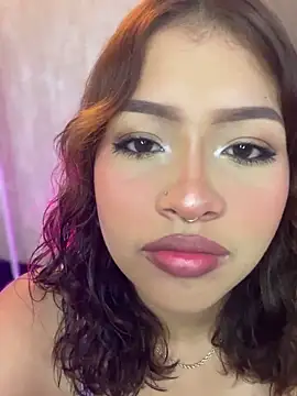 Mia Valmont online show from 12/04/25, 01:42