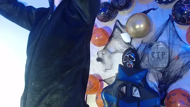 Aaron Foxxx online show from 10/28/25, 01:36