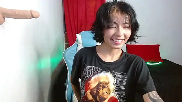 Snapshot of kiyusweetcrazy chatting on 10/22/25, 02:12 kiyusweetcrazy online show from 10/22/25, 02:12