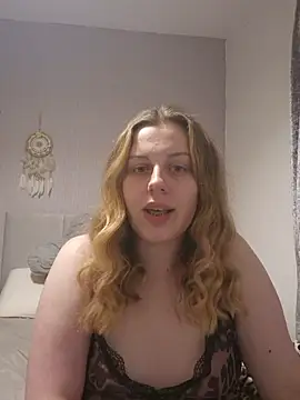 Snapshot of Brutal_brunettexx chatting on 09/25/25, 02:37 Brutal brunettexx online show from 09/25/25, 02:37