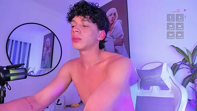 Snapshot of lion_stone chatting on 12/20/25, 04:30 lion stone online show from 12/20/25, 04:30