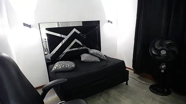 MarianaRojas  online show from 03/04/26, 04:07