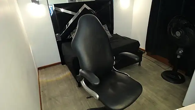 MarianaRojas  online show from 06/12/26, 04:11