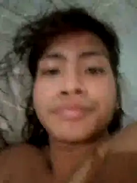 Snapshot of lulueraxxx chatting on 10/11/25, 12:47 lulueraxxx online show from 10/11/25, 12:47