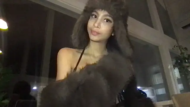 Snapshot of val69_ chatting on 03/05/26, 09:22 val69 online show from 03/05/26, 09:22