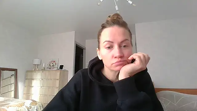 Snapshot of Thavione chatting on 02/09/26, 09:46 Thavione online show from 02/09/26, 09:46