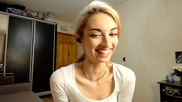 Snapshot of JillianBozak chatting on 10/13/25, 12:10 JillianBozak online show from 10/13/25, 12:10