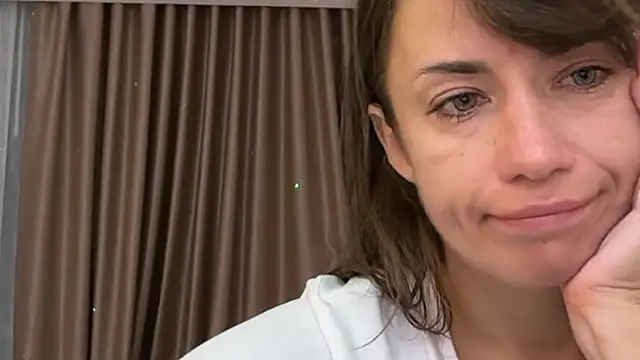 Snapshot of Roriann chatting on 02/11/26, 01:16 Roriann online show from 02/11/26, 01:16