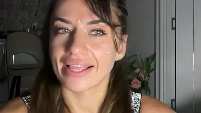 Snapshot of Roriann chatting on 02/14/26, 06:26 Roriann online show from 02/14/26, 06:26