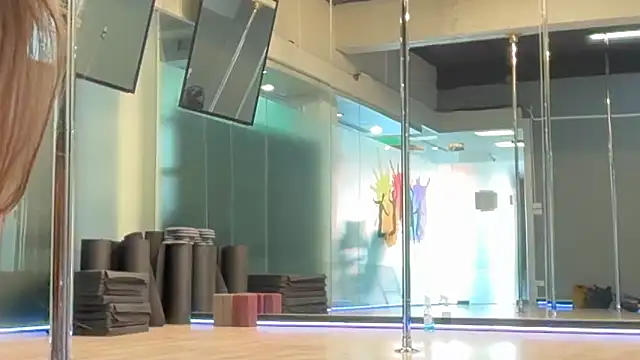 Snapshot of Roriann chatting on 02/25/26, 10:25 Roriann online show from 02/25/26, 10:25