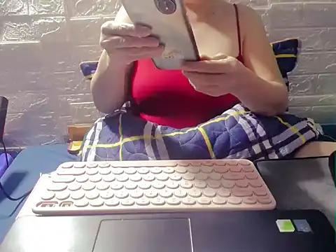 Snapshot of hyhy_99 chatting on 10/31/25, 02:51 hyhy 99 online show from 10/31/25, 02:51