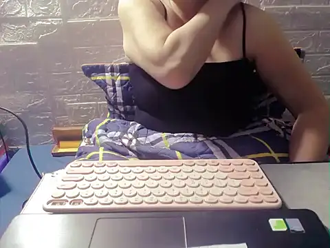 Snapshot of hyhy_99 chatting on 11/03/25, 09:54 hyhy 99 online show from 11/03/25, 09:54