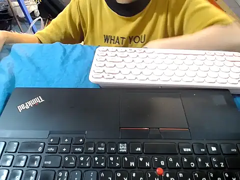 Snapshot of hyhy_99 chatting on 12/14/25, 05:24 hyhy 99 online show from 12/14/25, 05:24