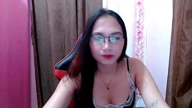 Snapshot of pinayscarlet chatting on 10/12/25, 11:42 pinayscarlet online show from 10/12/25, 11:42