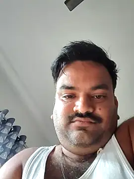 Snapshot of desiyouth94 chatting on 11/11/25, 04:23 desiyouth94 online show from 11/11/25, 04:23