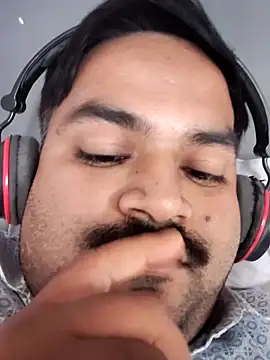 Snapshot of desiyouth94 chatting on 11/18/25, 08:41 desiyouth94 online show from 11/18/25, 08:41