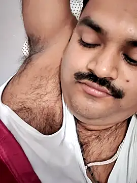 Snapshot of desiyouth94 chatting on 11/21/25, 02:27 desiyouth94 online show from 11/21/25, 02:27