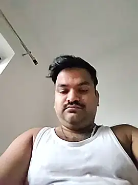 Snapshot of desiyouth94 chatting on 11/24/25, 01:27 desiyouth94 online show from 11/24/25, 01:27