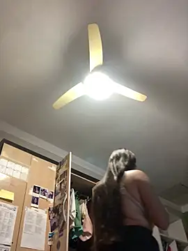 Snapshot of larj021bb chatting on 02/05/26, 09:19 larj021bb online show from 02/05/26, 09:19