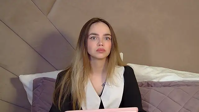 AnitaVenture online show from 04/17/26, 04:15