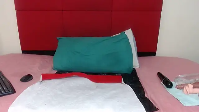 CurvyQueenx2 online show from 03/25/26, 09:10