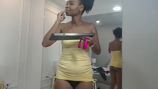 Snapshot of ChantalGarner chatting on 10/13/25, 01:22 ChantalGarner online show from 10/13/25, 01:22