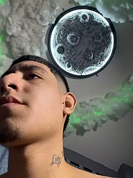 Snapshot of cristyan_arias chatting on 09/25/25, 02:43 cristyan arias online show from 09/25/25, 02:43