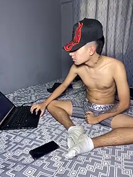 Snapshot of cristyan_arias chatting on 09/28/25, 02:22 cristyan arias online show from 09/28/25, 02:22