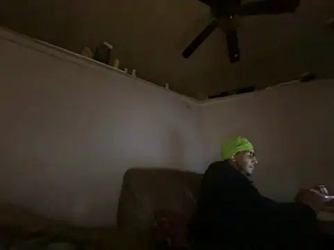 Snapshot of ThrowedWorldWide chatting on 11/13/25, 01:21 ThrowedWorldWide online show from 11/13/25, 01:21