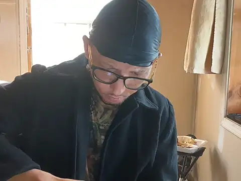 ThrowedWorldWide online show from 12/21/25, 04:25