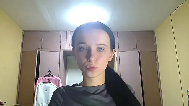 Emilia Light online show from 10/04/25, 06:39