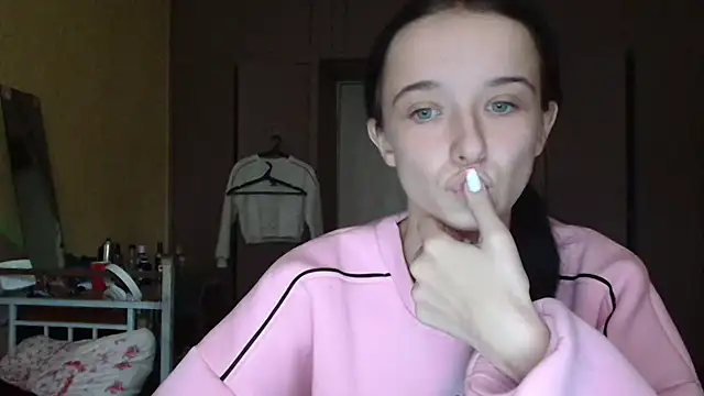 Emilia Light online show from 10/07/25, 06:21