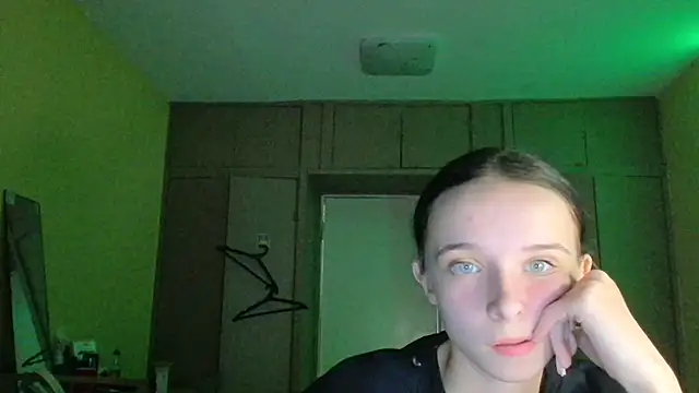 Emilia Light online show from 10/11/25, 05:11