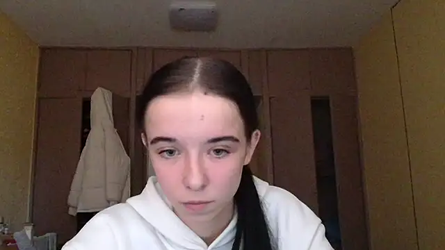 Emilia Light online show from 10/31/25, 08:37