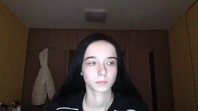 Emilia Light online show from 11/04/25, 06:45